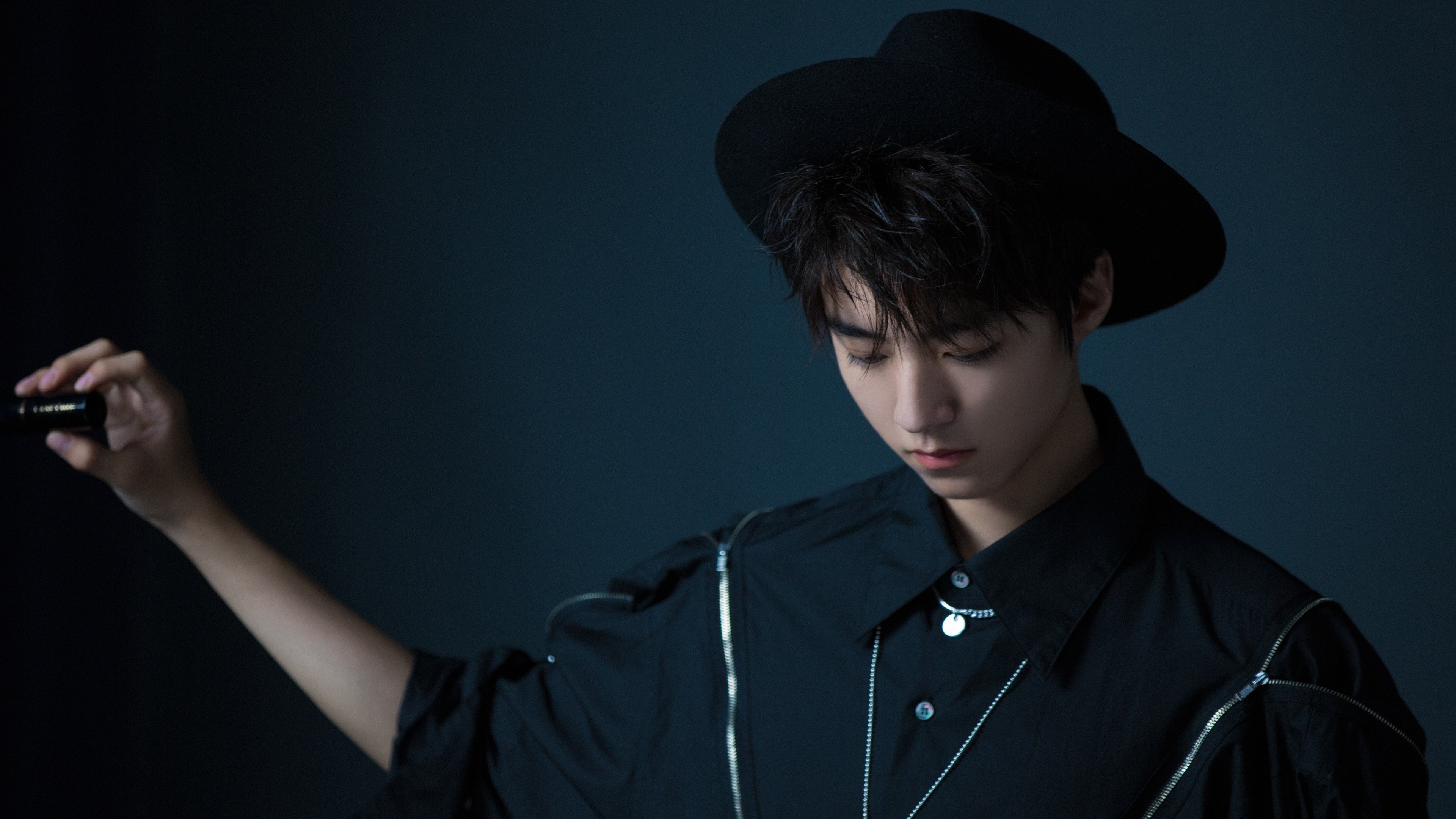 哥伦比亚女足在巴黎奥运会比赛中以1-0战胜法国，哥伦比亚足球美女