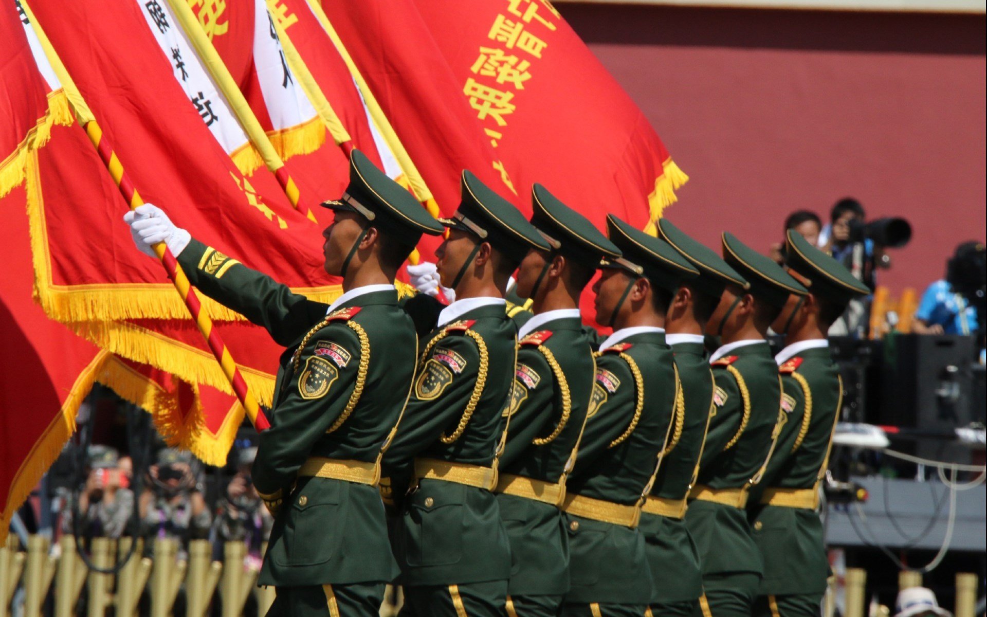 女子网坛再掀青春风暴，18岁新星斩获首冠，女子网坛历史地位排名