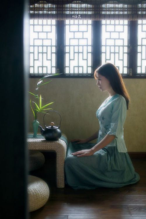 九游9游-“快艇冲浪：速度与自由的完美碰撞在东三叉湖展开”