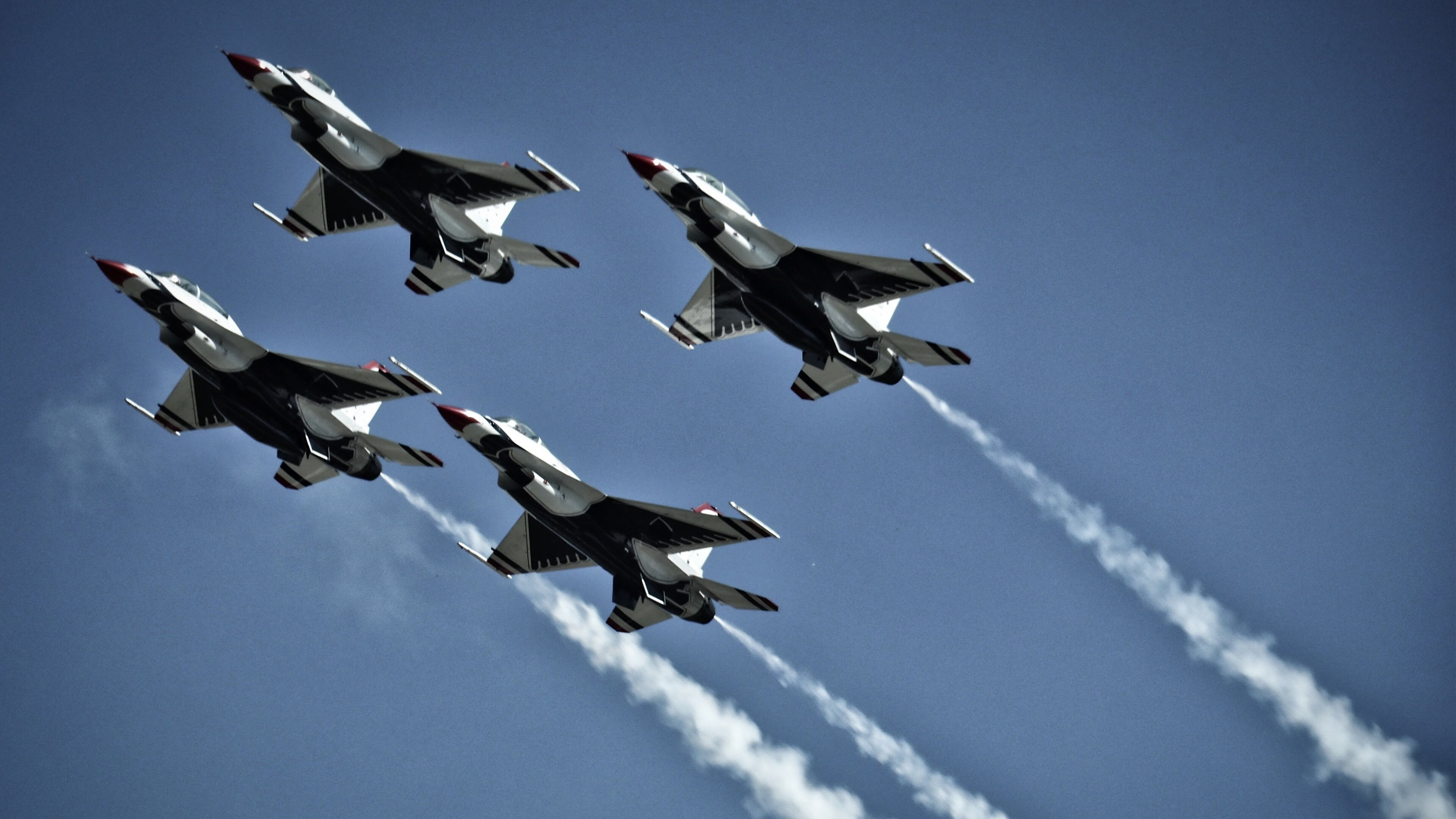 九游电脑版-电竞新秀选手首次登场一战成名震惊全场，电竞职业联赛小鲜肉